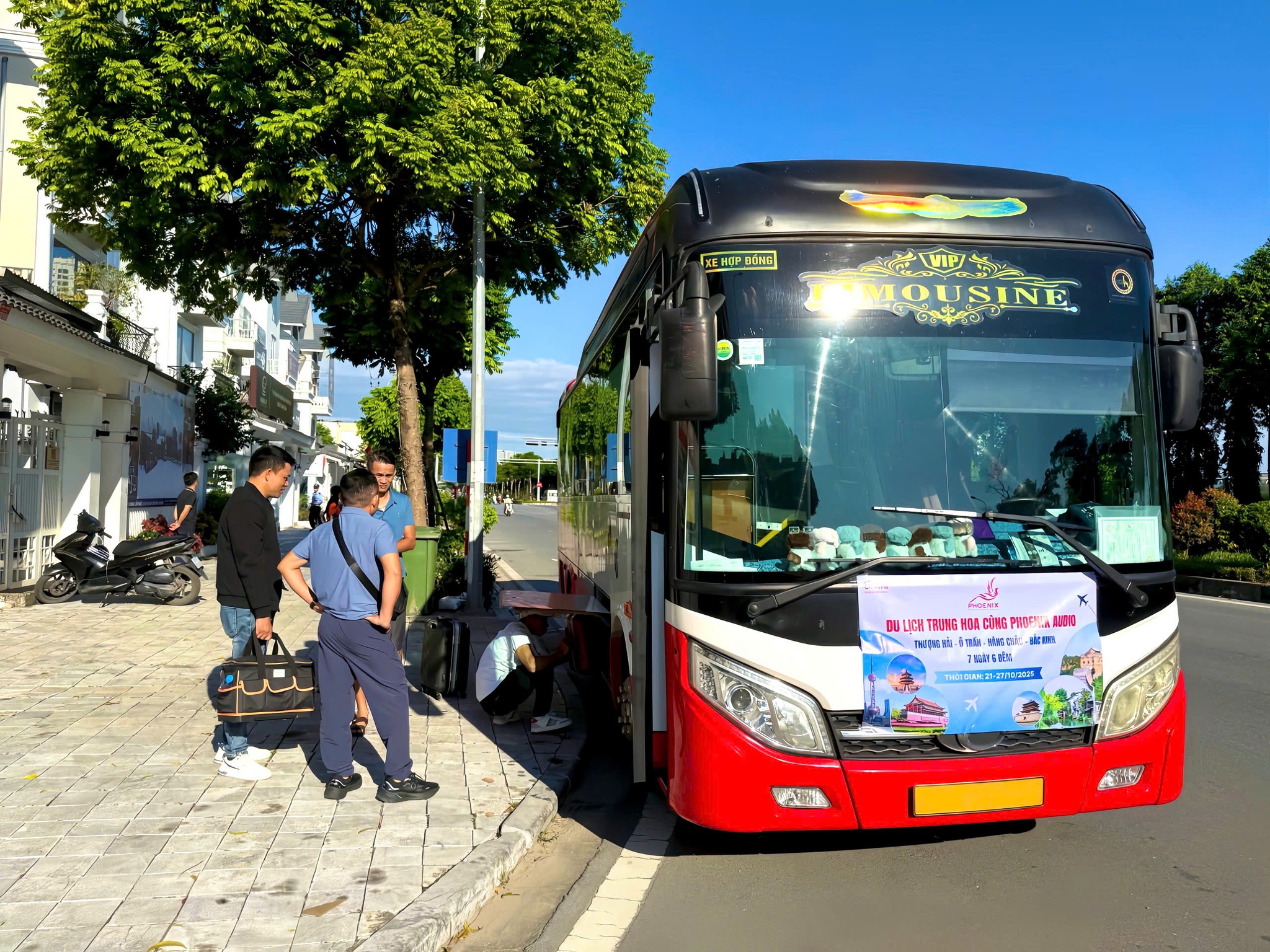 Xe đến điểm hẹn chuẩn bị xuất phát