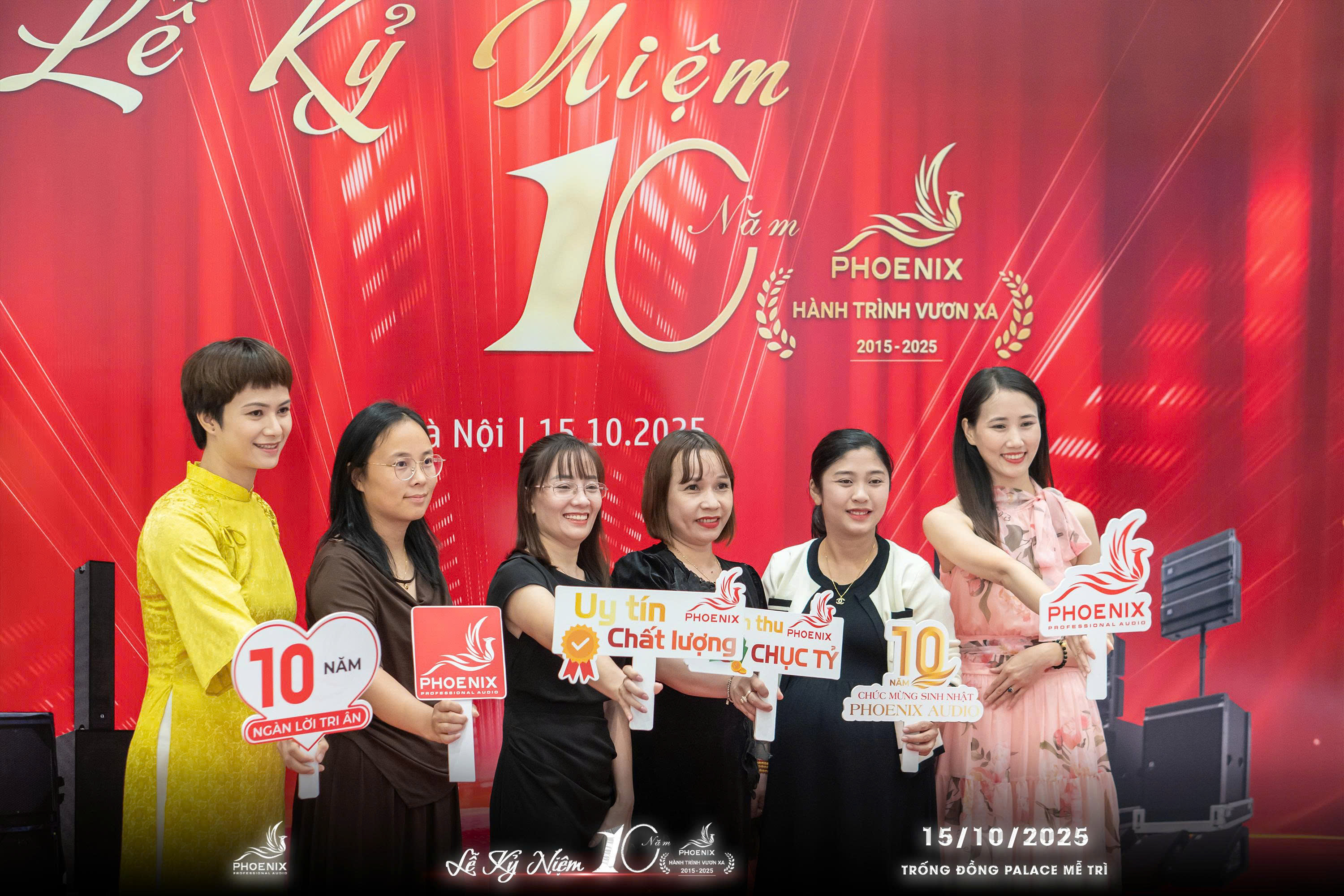 Đón Khách Mời Vào Khu Vực Check-in